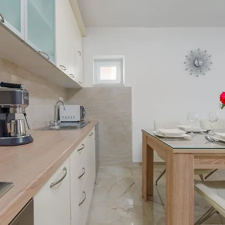 Andu Zadarvillas Skabrnje