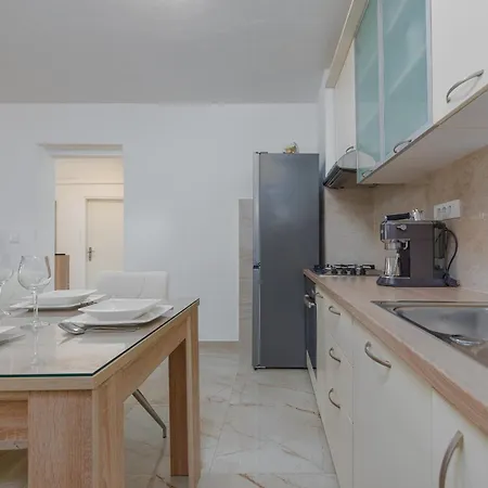 Andu Zadarvillas * Skabrnje