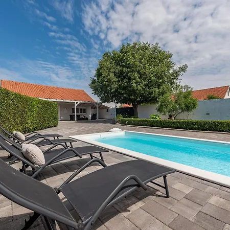 Andu Zadarvillas *