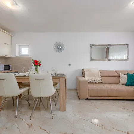Andu Zadarvillas * Škabrnje