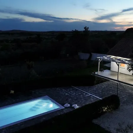 Andu Zadarvillas * Skabrnje