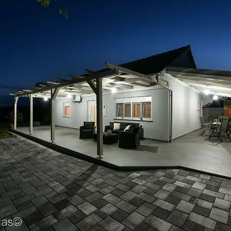 Andu Zadarvillas * Skabrnje