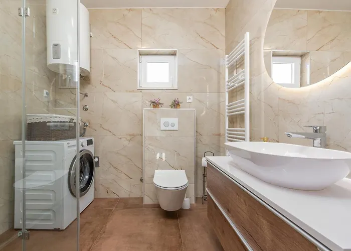Andu Zadarvillas *