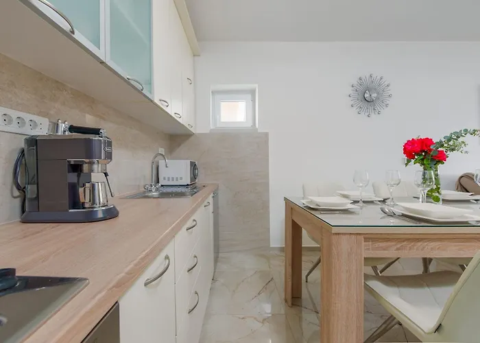 Andu Zadarvillas Skabrnje
