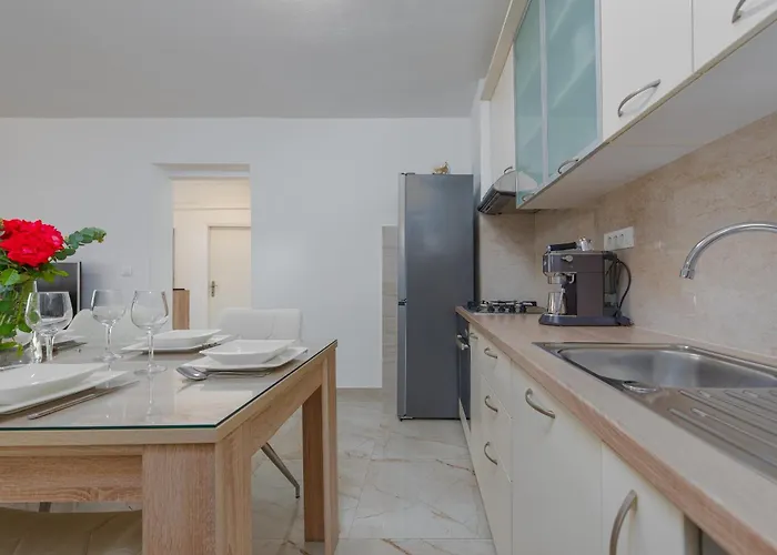 Andu Zadarvillas * Skabrnje