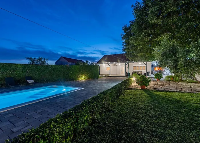 Andu Zadarvillas Villa *