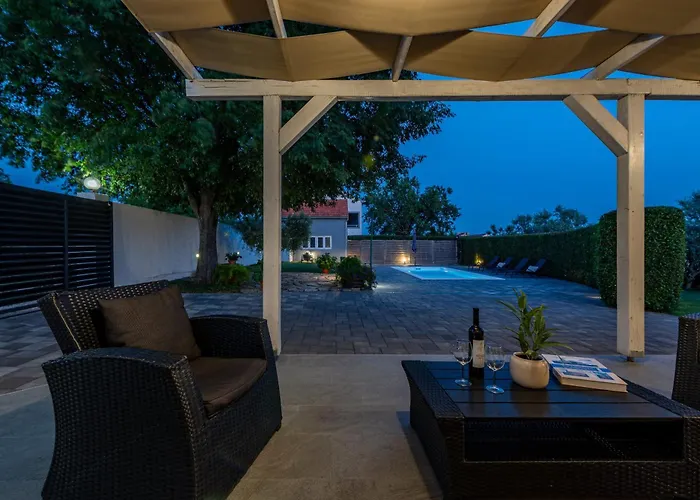 Andu Zadarvillas Villa