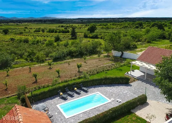 Andu Zadarvillas Villa