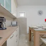 Andu Zadarvillas Skabrnje