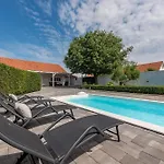 Andu Zadarvillas *
