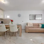Andu Zadarvillas * Skabrnje
