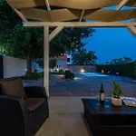 Andu Zadarvillas Βίλα