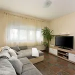 Andu Zadarvillas *