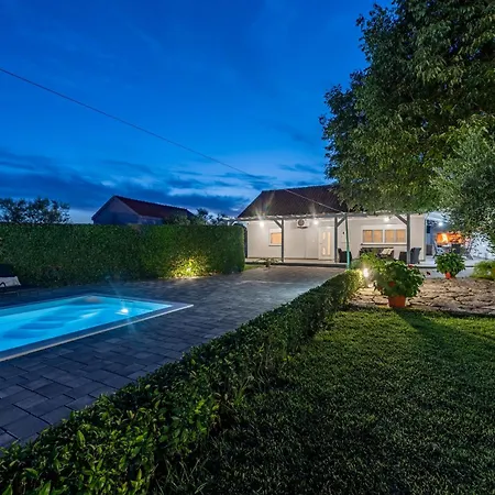 Andu Zadarvillas Villa *