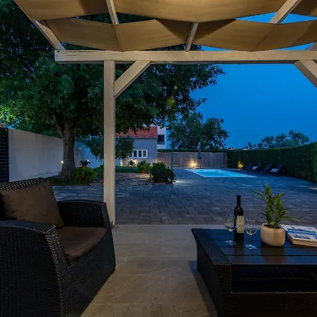 Andu Zadarvillas Villa