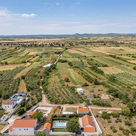 Andu Zadarvillas Villa *