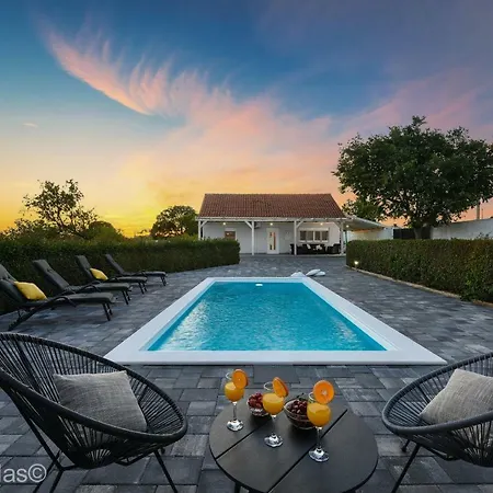 Andu Zadarvillas * Škabrnje