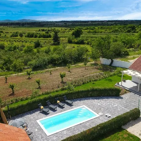 Andu Zadarvillas Villa