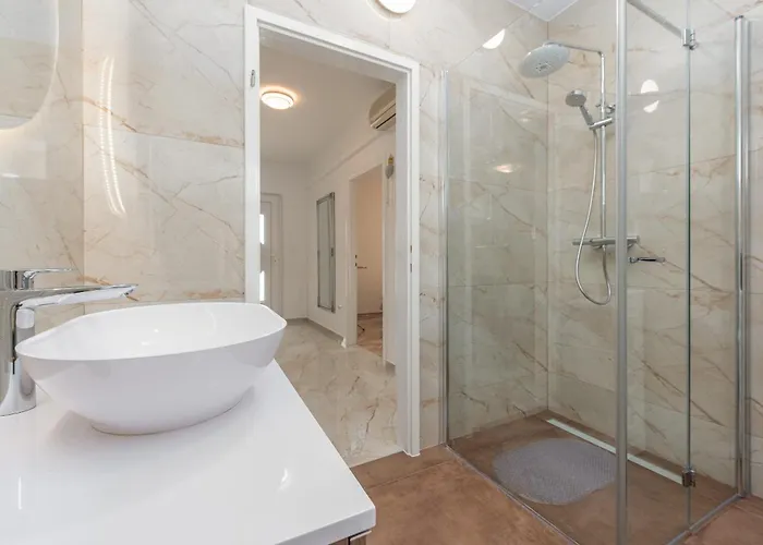 Andu Zadarvillas Skabrnje