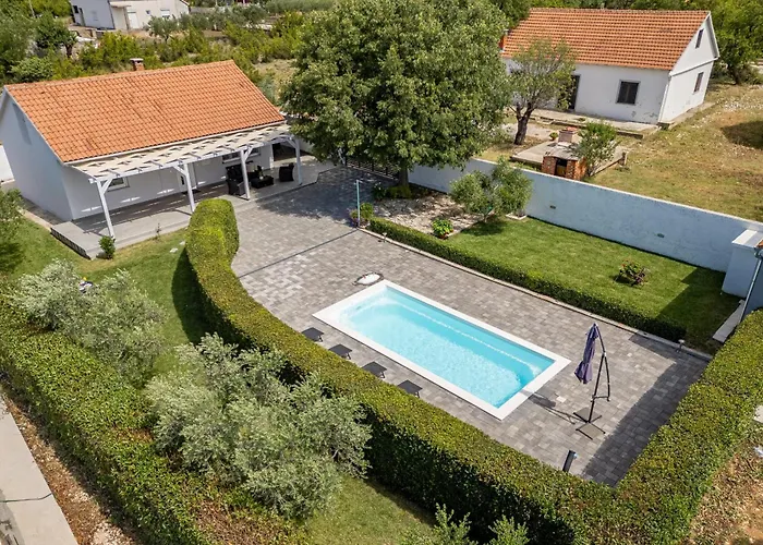 Andu Zadarvillas
